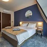 Crystal Hotel 4*