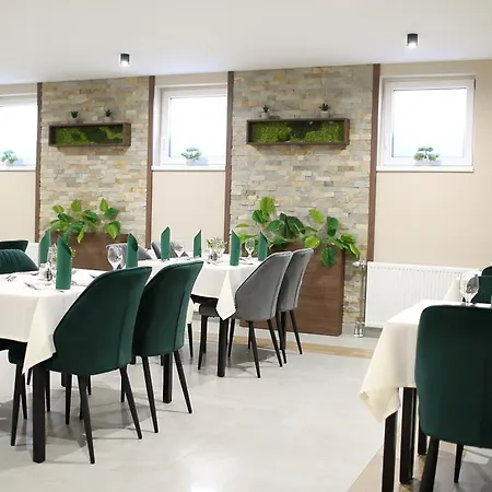 Crystal ホテル ハイデゥソボスロー