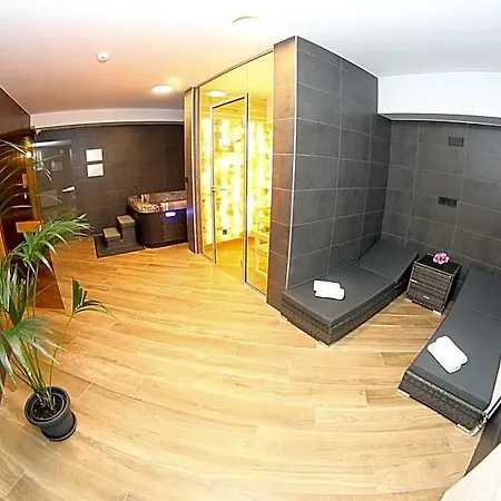 Hotel Crystal