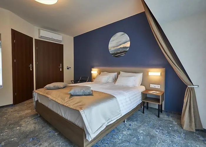 Crystal Hotel 4*